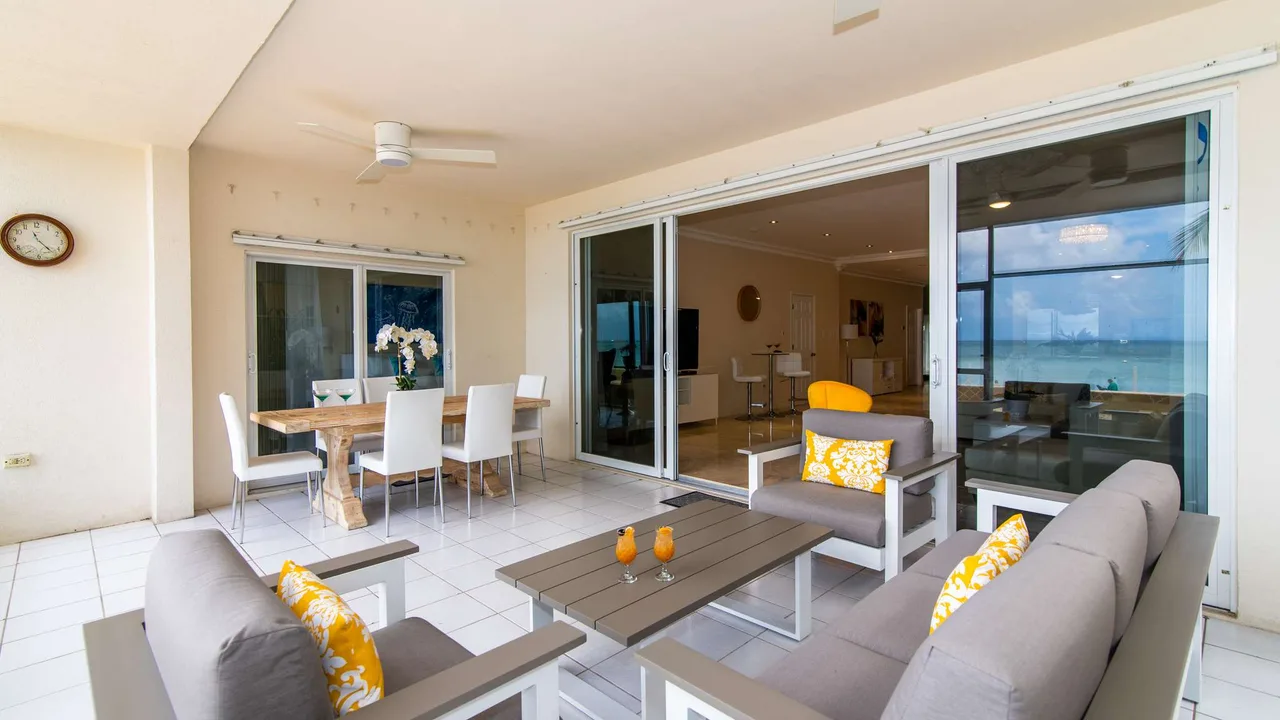 Laguna del Mar #1 | Oceanfront 4BR Condo | Seven Mile Beach photo 4