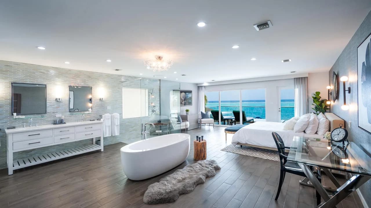 Oceanfront Six Bedroom Villa in Cayman photo 3
