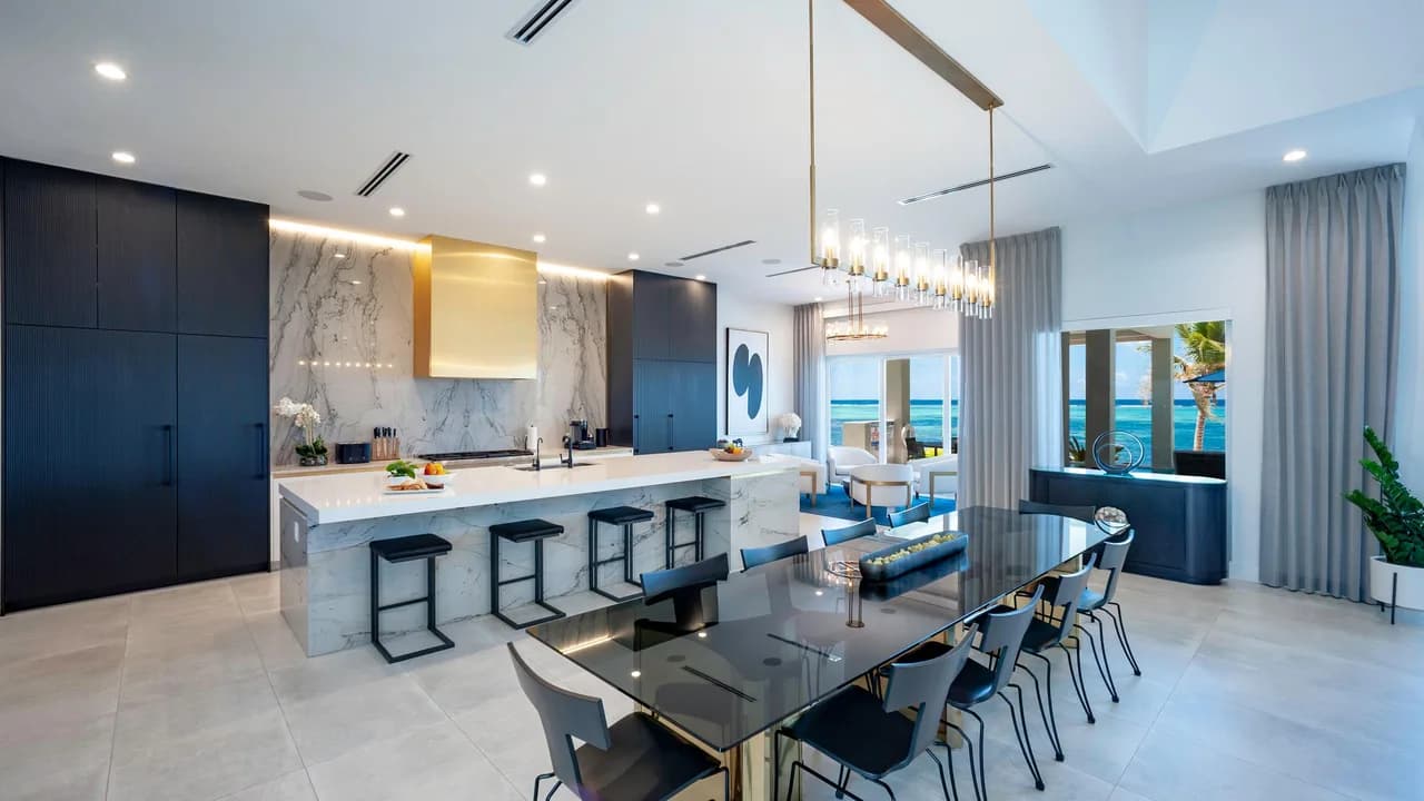 Oceanfront Villa with Beach Access in Cayman photo 3