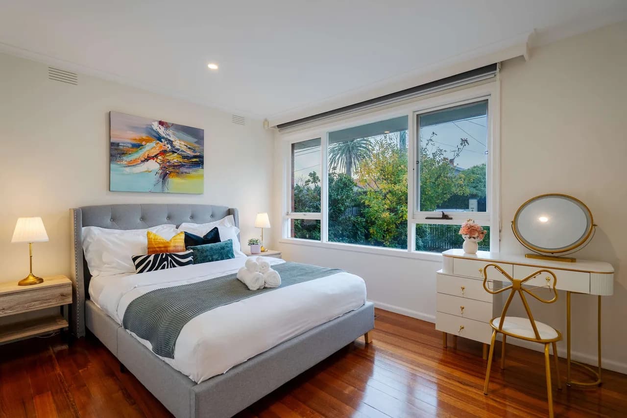 Coastal Two Bedroom Villa in Hampton, Victoria photo 3