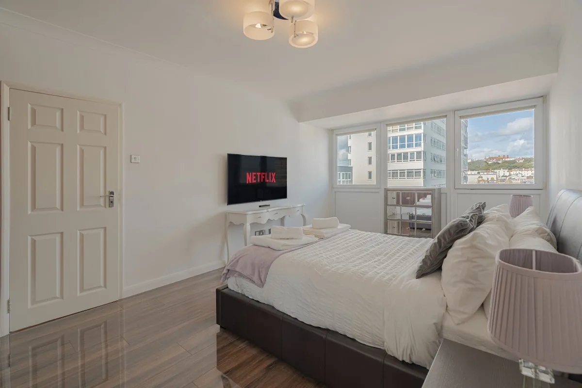 Beachfront Penthouse with Sea View in Brighton photo 2