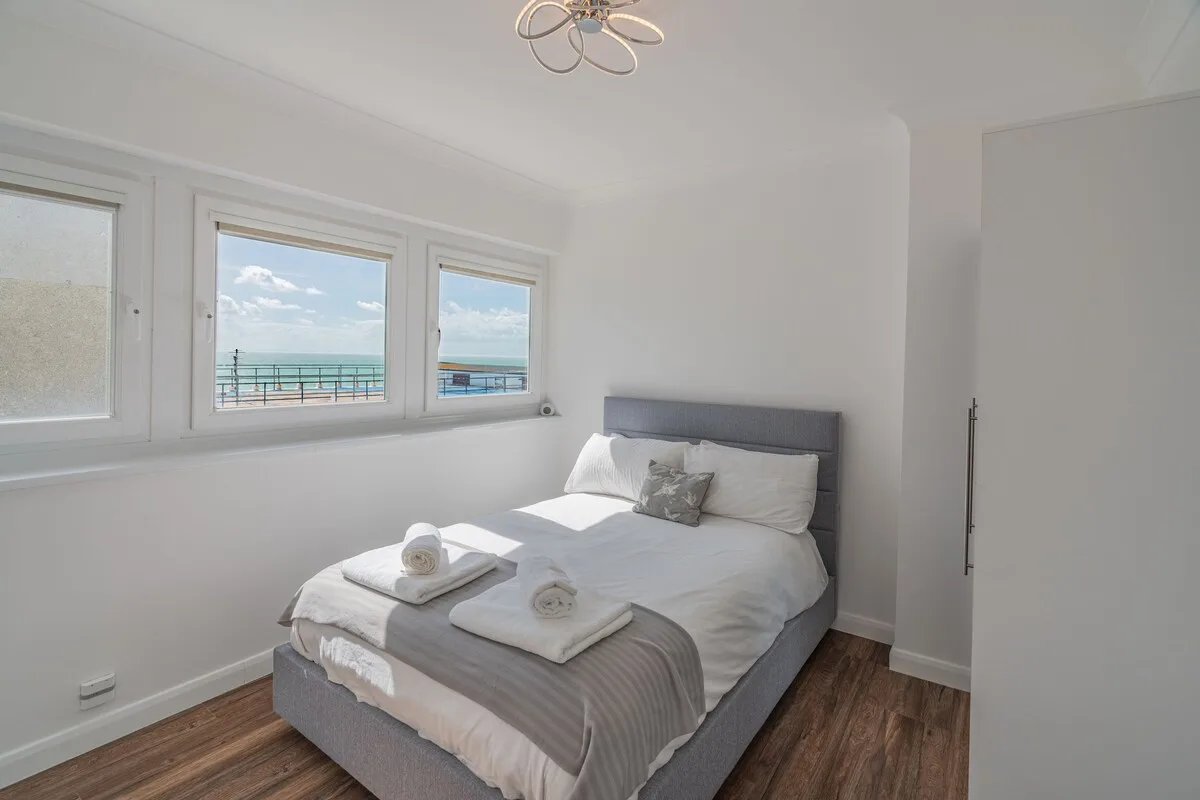 Beachfront Penthouse with Sea View in Brighton photo 3