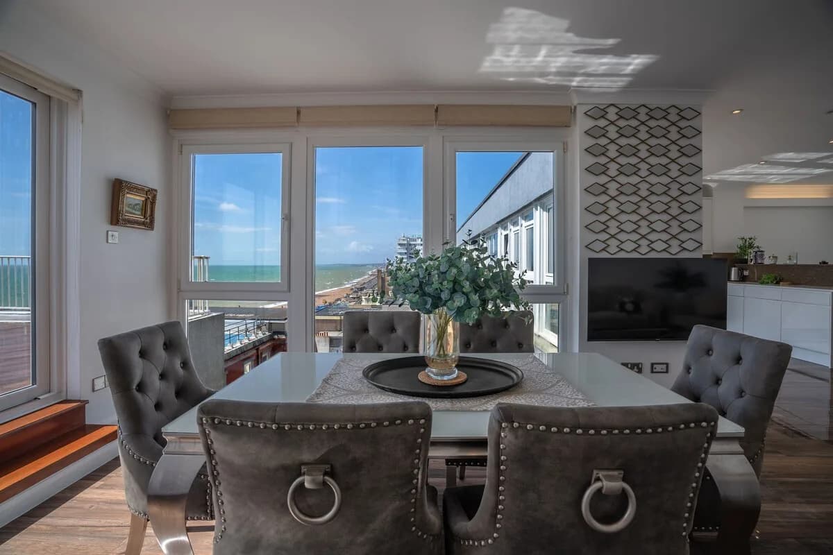 Beachfront Penthouse with Sea View in Brighton photo 5