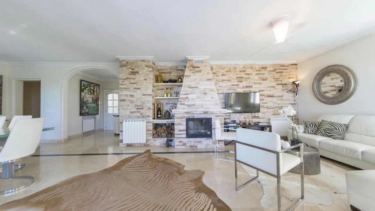 Family-friendly Villa Near Cala Comte photo 2