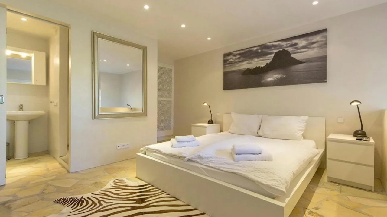 Family-friendly Villa Near Cala Comte photo 3