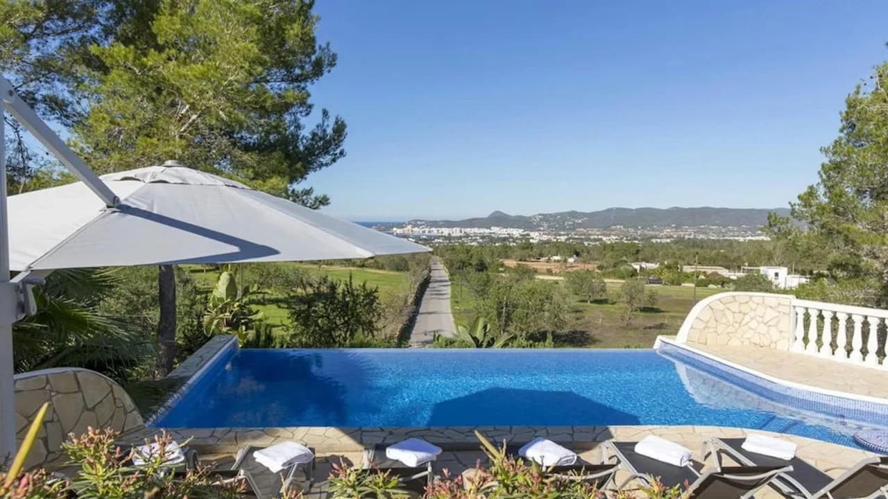 Family-friendly Villa Near Cala Comte photo 4