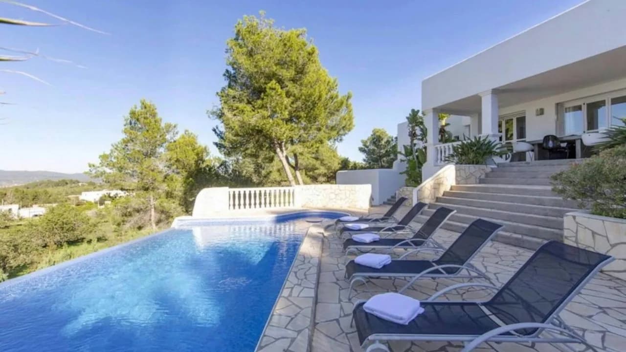 Family-friendly Villa Near Cala Comte photo 5