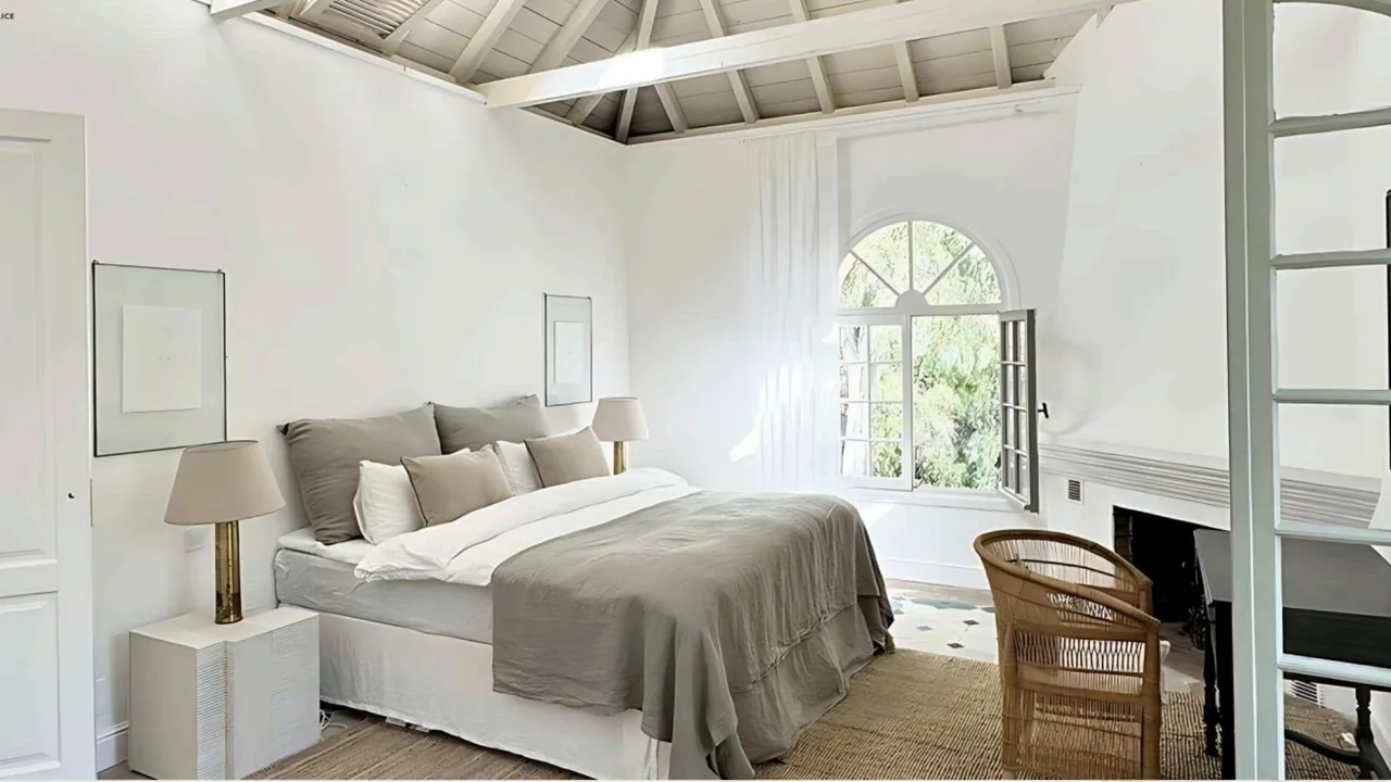 Marbella Mansion With Mediterranean Charm photo 3