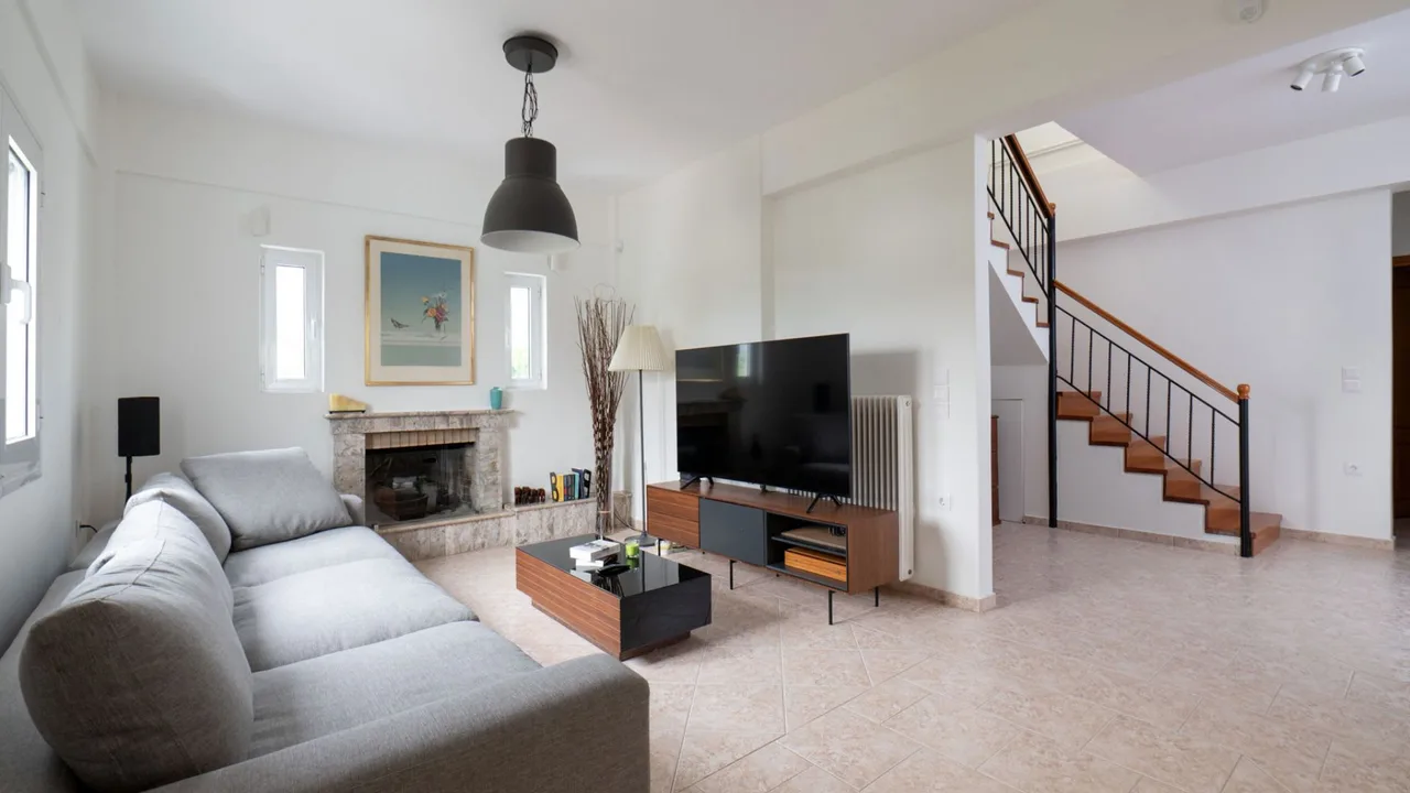 Mediterranean Comfort Meets Modern Style photo 2