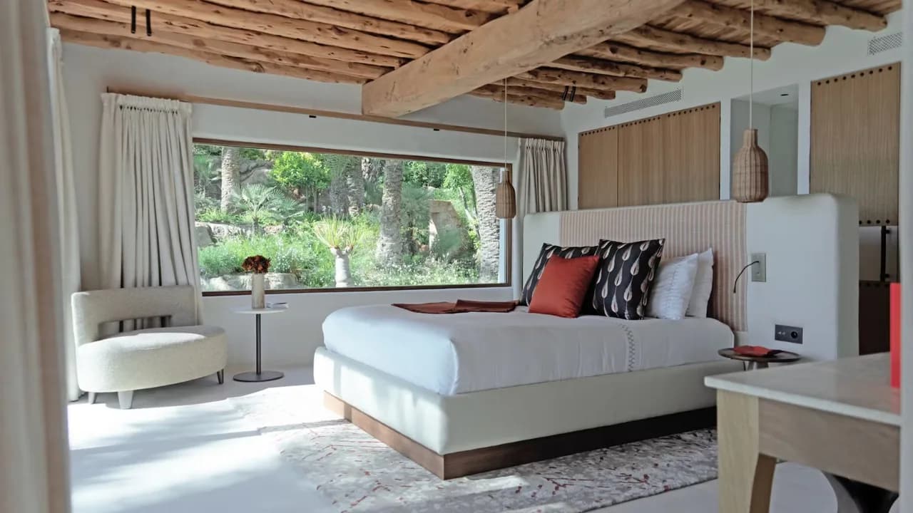 Whitewashed Luxury With Mediterranean Views photo 3