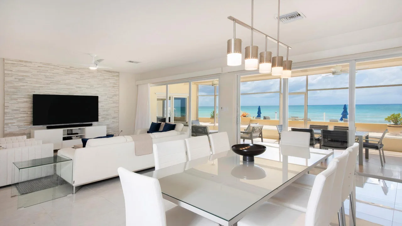 Laguna del Mar #2 | Oceanfront 3BR Condo | Seven Mile Beach