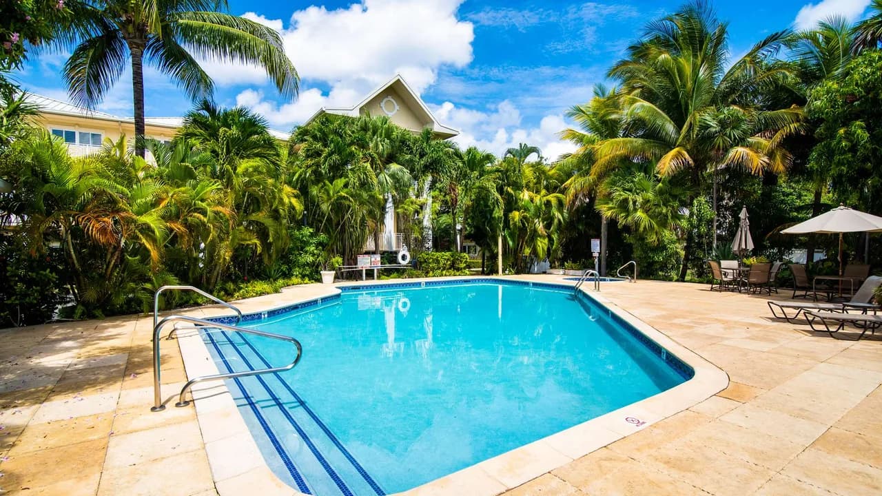 Laguna del Mar #2 | Oceanfront 3BR Condo | Seven Mile Beach photo 4