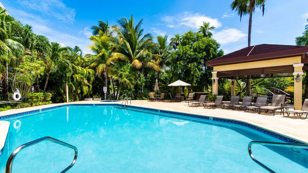 Laguna del Mar #2 | Oceanfront 3BR Condo | Seven Mile Beach photo 5
