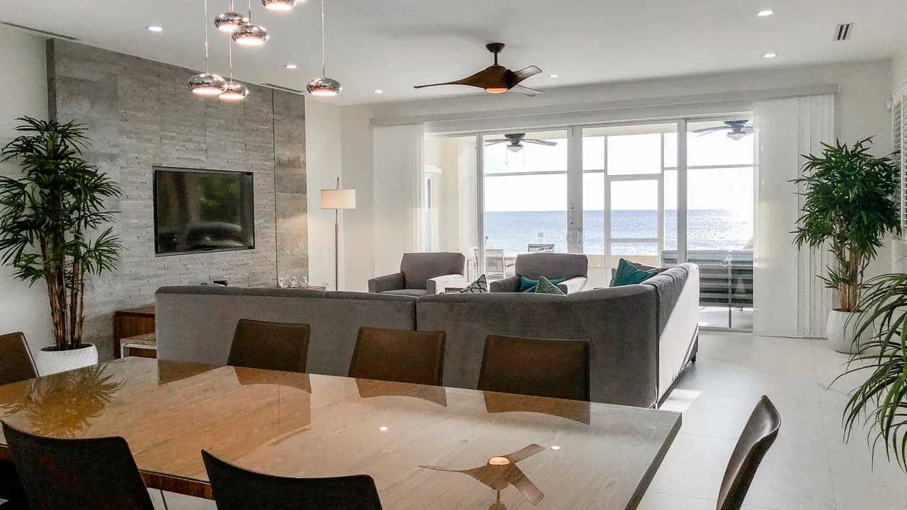 Laguna del Mar #8: 4BR Oceanfront Condo on 7 Mile Beach photo 3