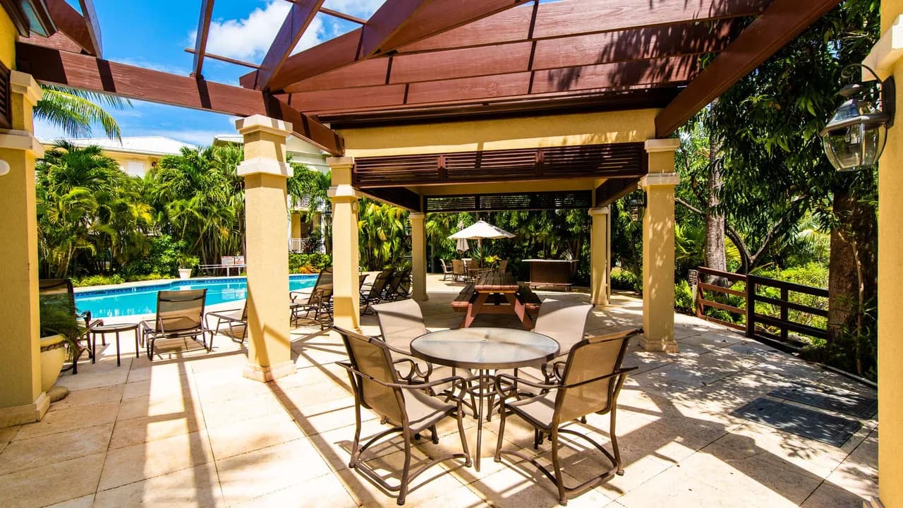 Laguna del Mar #8: 4BR Oceanfront Condo on 7 Mile Beach photo 5