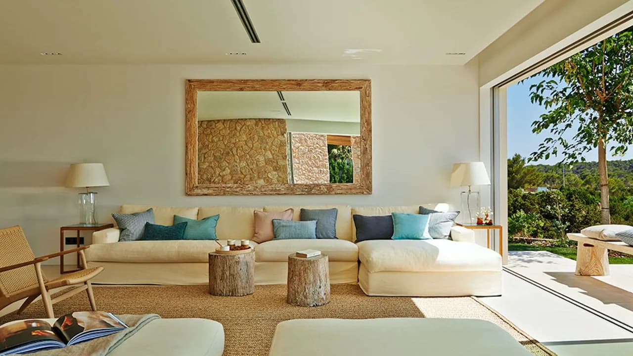 Sophisticated Coastal Retreat With Garden photo 2