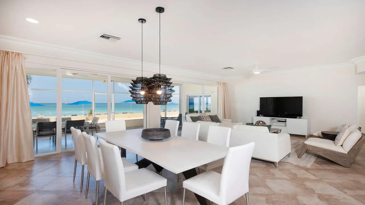 Laguna del Mar #5 | Oceanfront 3BR Condo | Seven Mile Beach photo 3