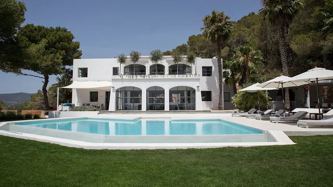 Breathtaking Views From Elegant Villa photo 5