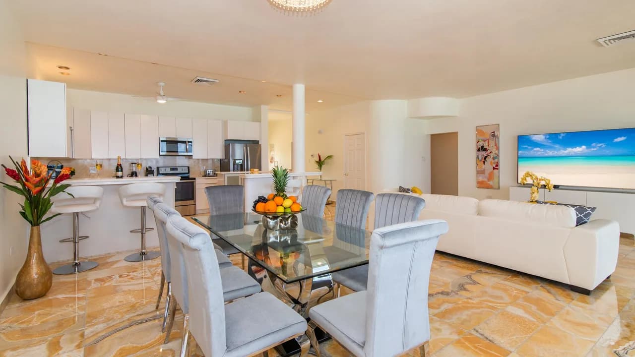 Laguna del Mar #15 | Oceanfront 3BR Condo | Seven Mile Beach photo 4