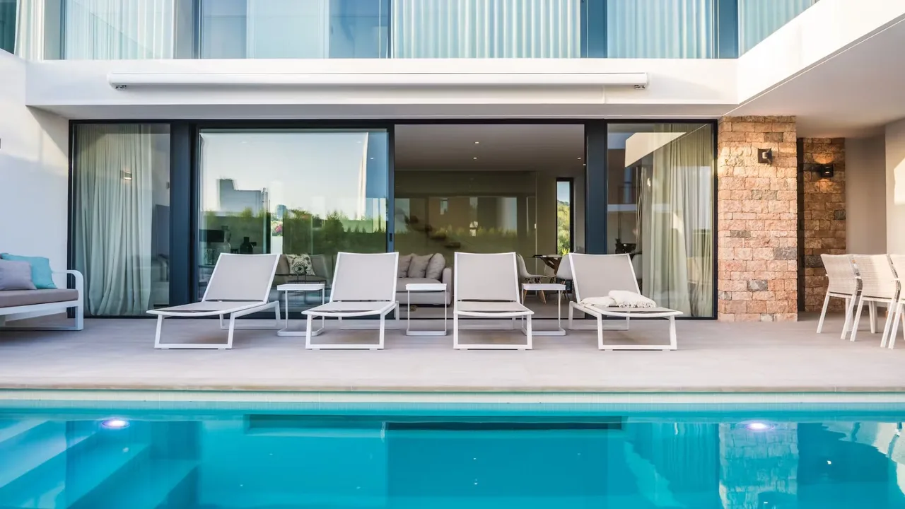 Sleek Modern Villa Talamanca View photo 4