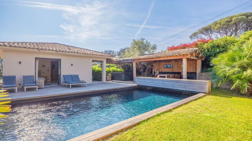 Stylish Escape With Private Jacuzzi
