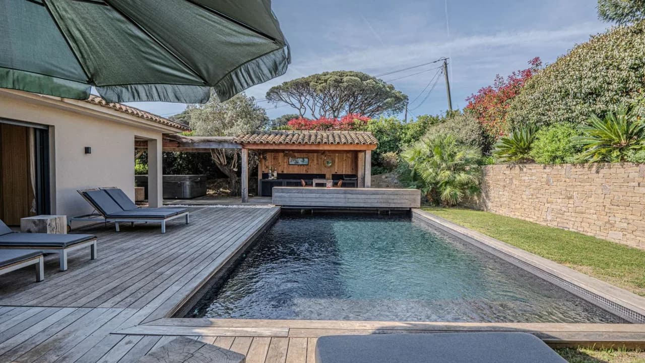 Stylish Escape With Private Jacuzzi photo 4