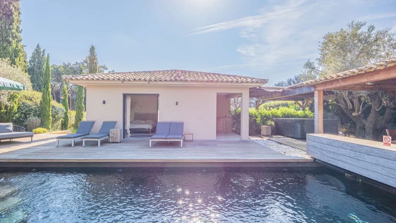 Stylish Escape With Private Jacuzzi photo 5