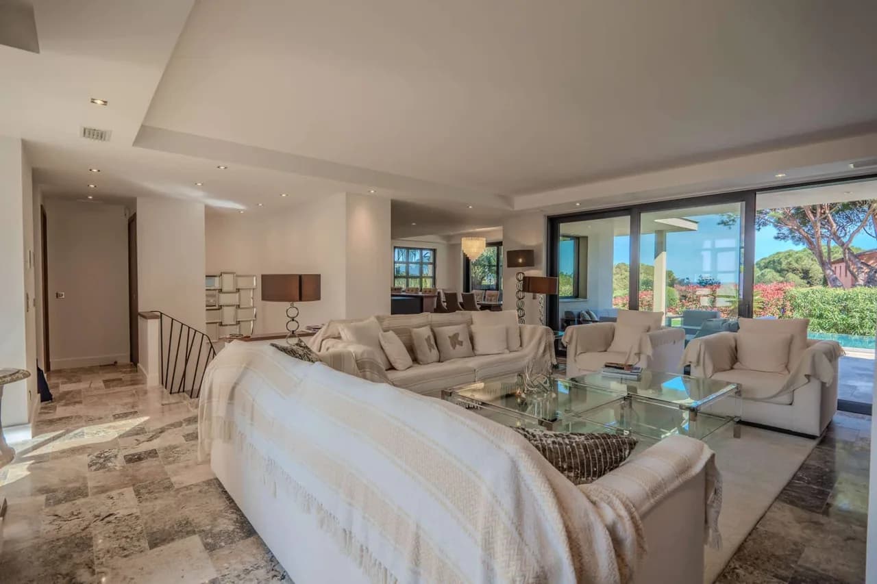 Modern Design Meets Riviera Relaxation photo 2