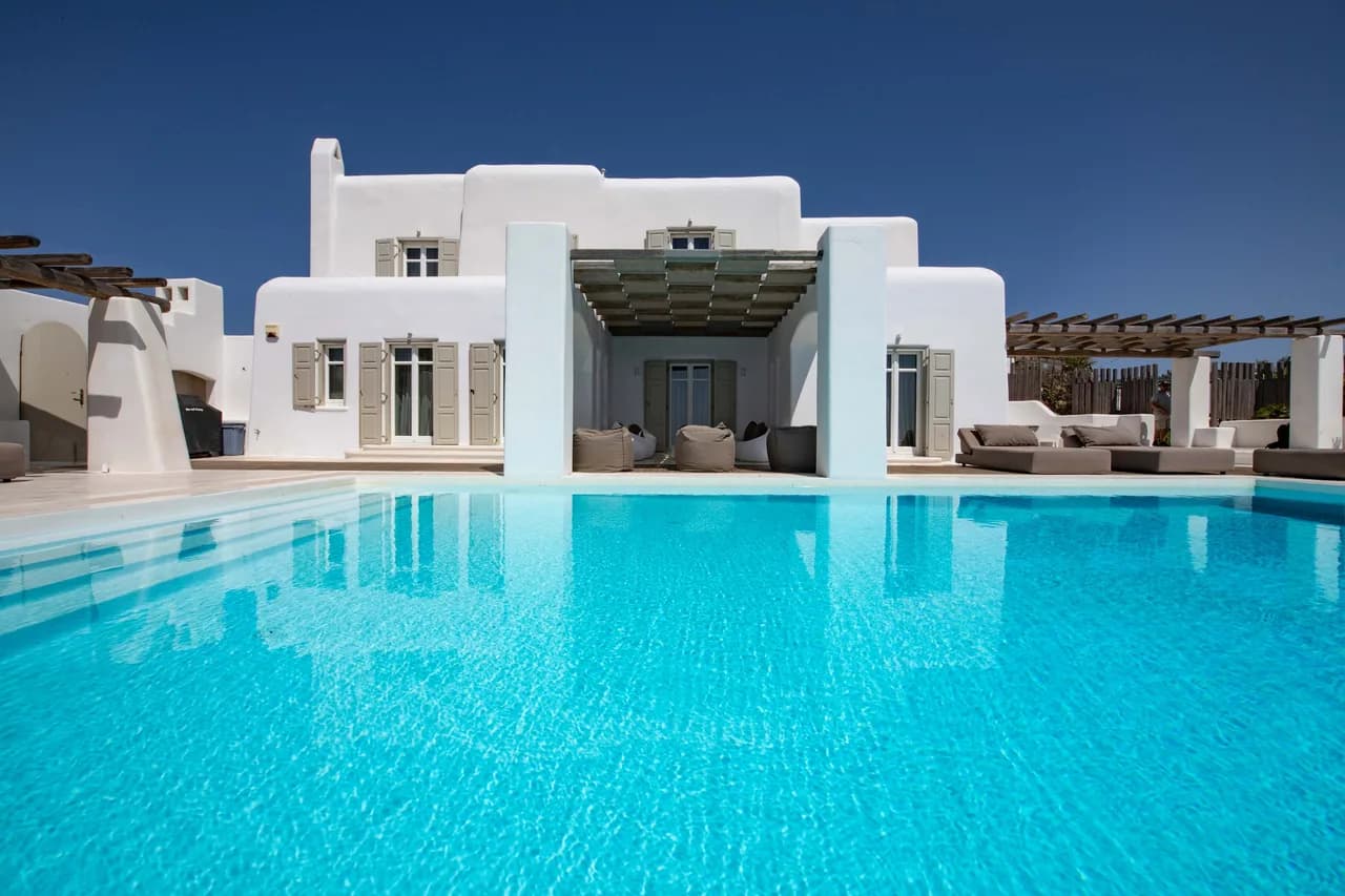 Seaside Villa With Outdoor Jacuzzi