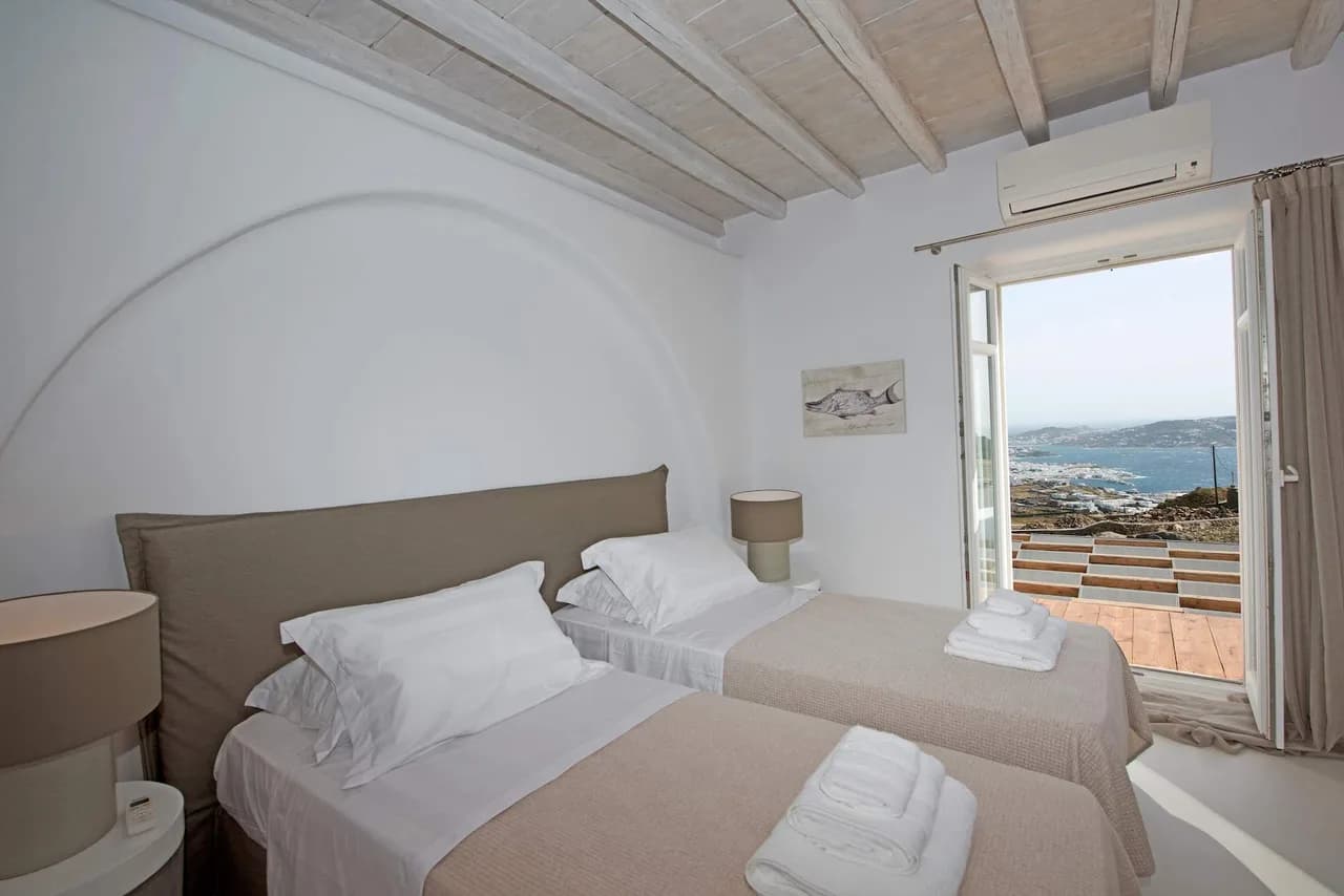 Seaside Villa With Outdoor Jacuzzi photo 3