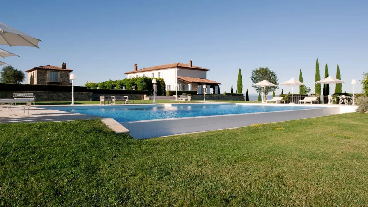 Spacious Italian Countryside Villa Retreat