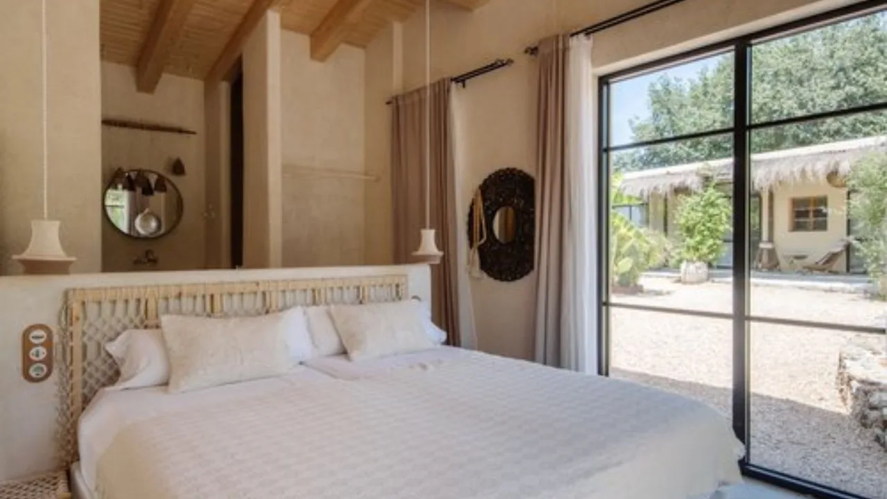 Handcrafted Luxury Amidst Natural Beauty photo 3