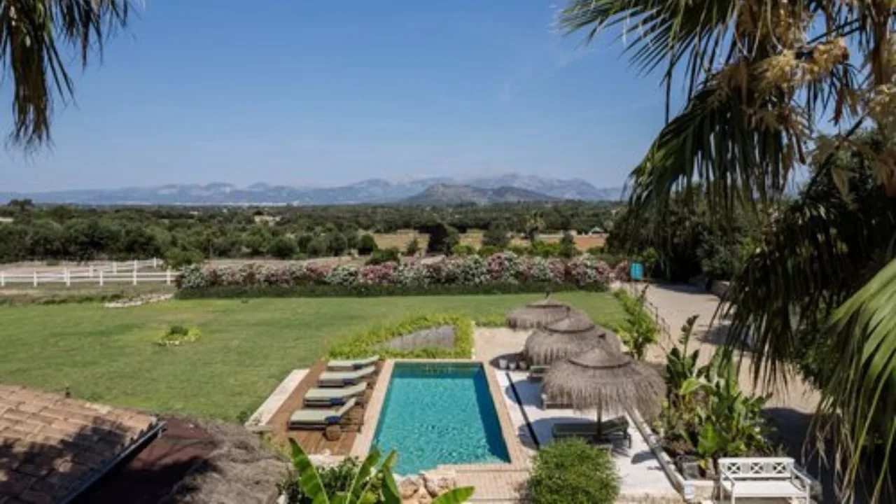 Handcrafted Luxury Amidst Natural Beauty photo 4