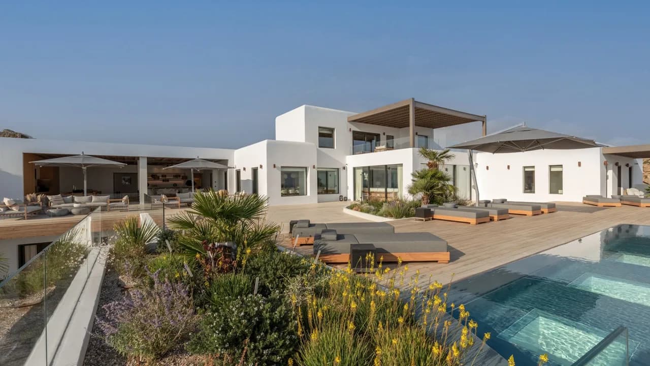 Sophisticated Design Meets Island Luxury photo 5