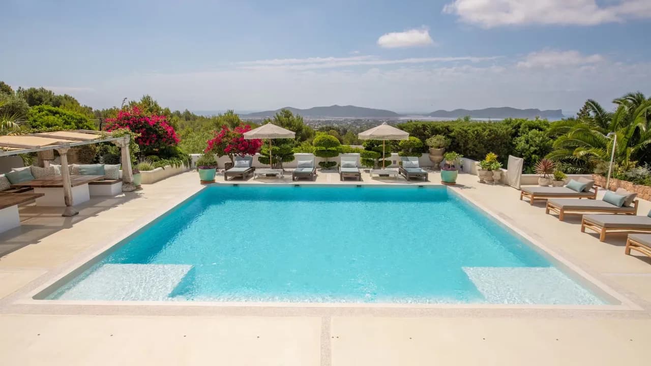 Modern Mediterranean Style Holiday Home photo 2