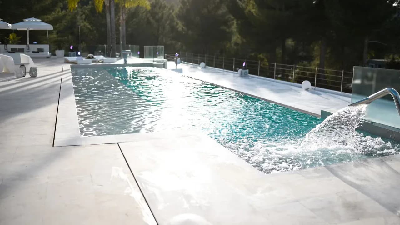 Designer Villa With Sunset Jacuzzi photo 4