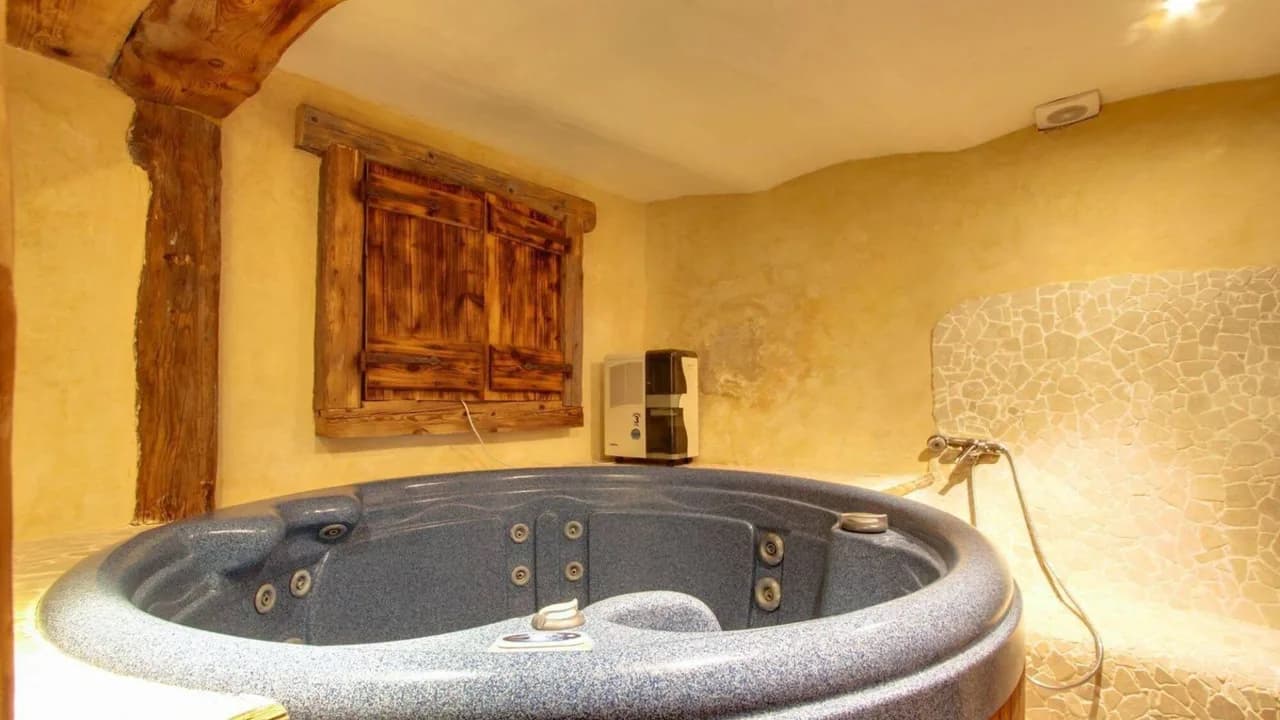 Chalet Retreat Near Olympe Gondola photo 3