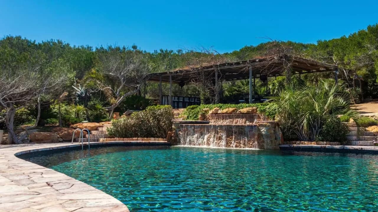Mediterranean Mansion With Spa Amenities photo 5