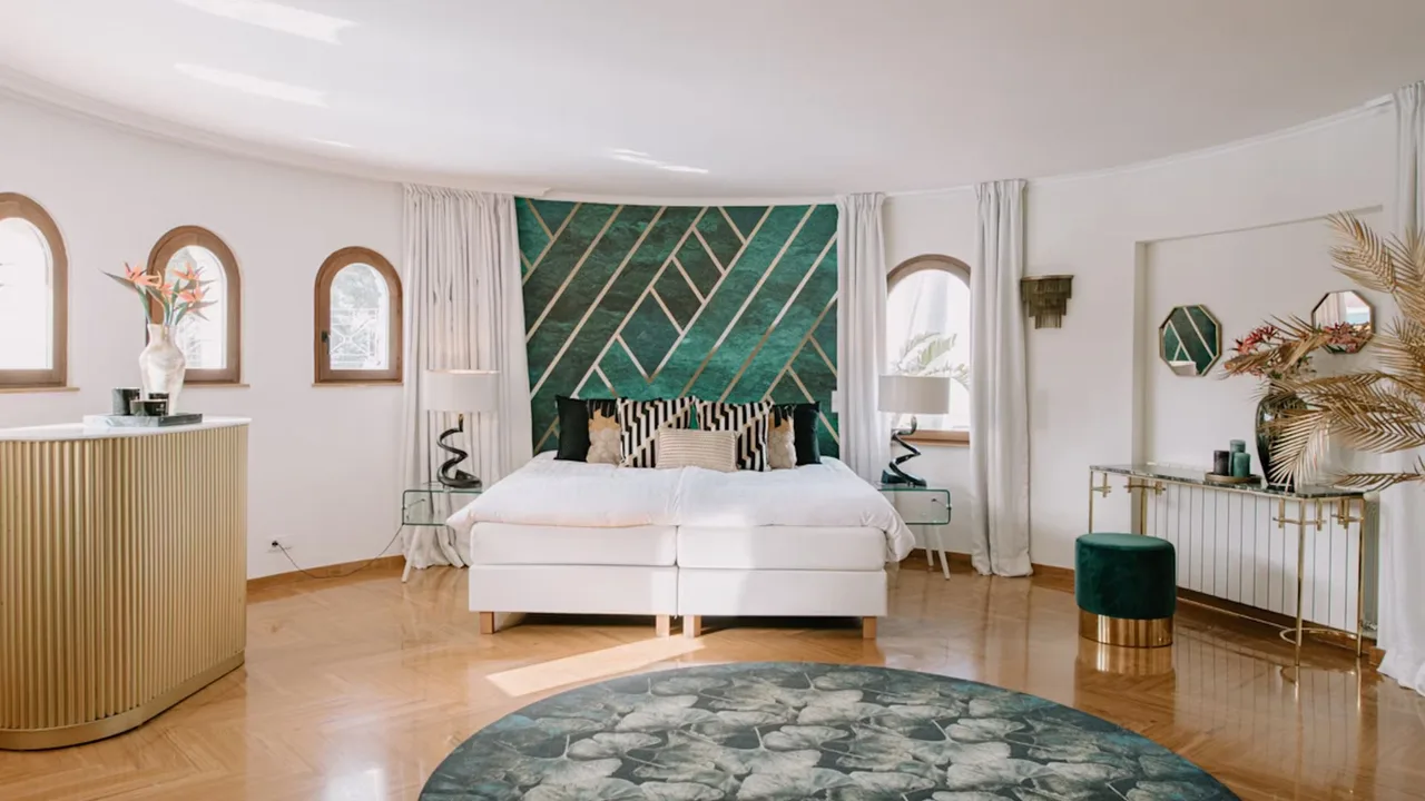 Elegant Interiors Meet Island Views photo 3