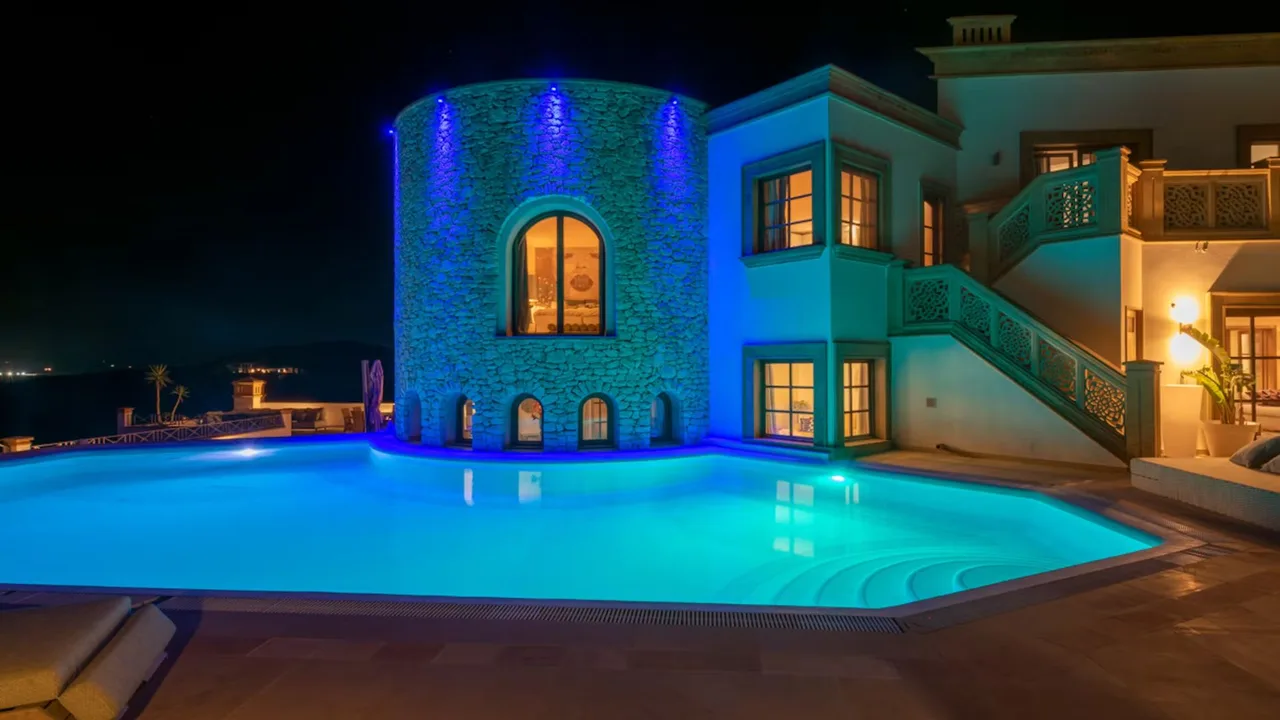 Elegant Interiors Meet Island Views photo 5