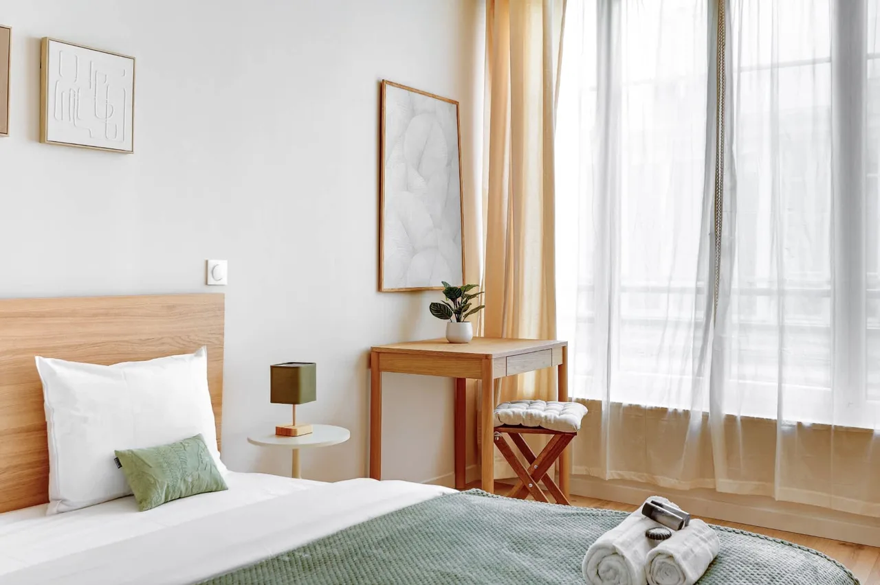 Modern Two Bedroom Retreat in Le Marais, Paris photo 5