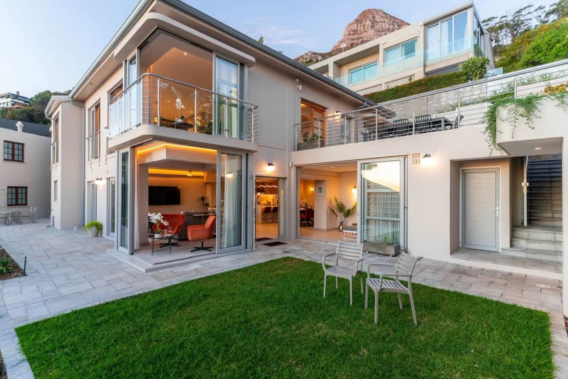 Ocean View Seven Bedroom Villa in Cape Town