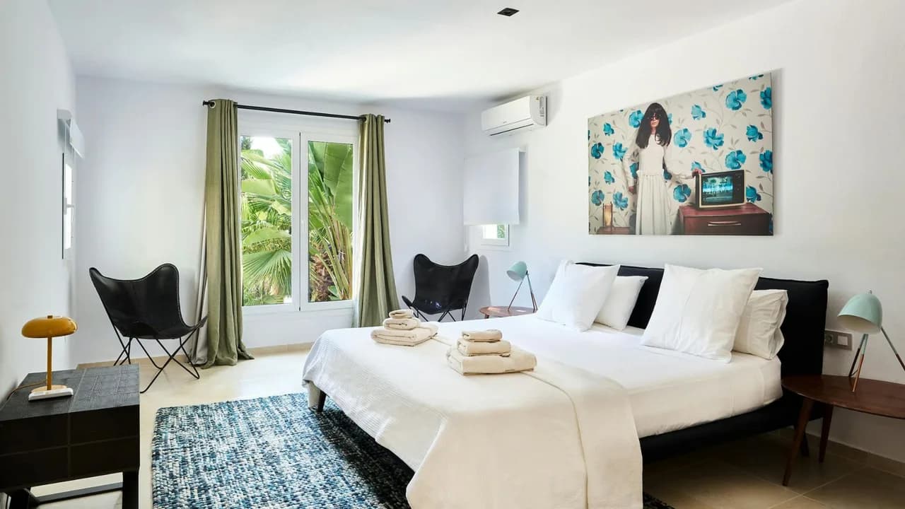 Modern Design Meets Island Tranquility photo 3