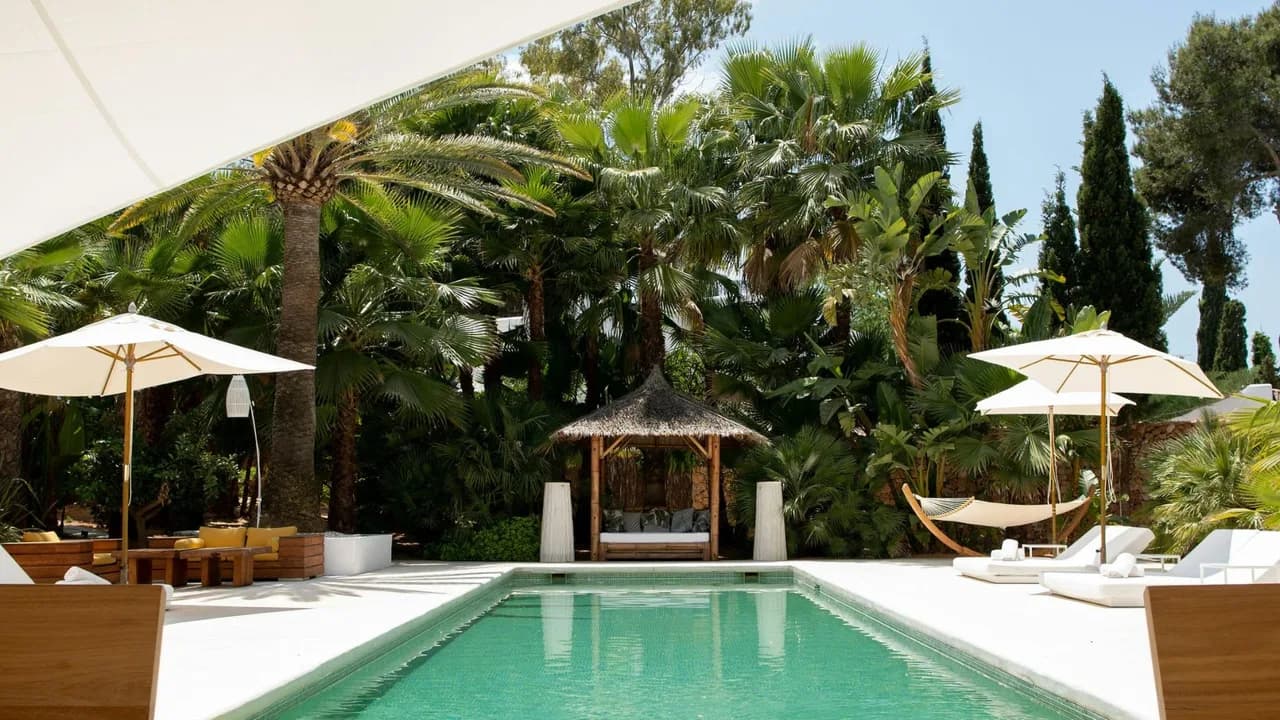 Modern Design Meets Island Tranquility photo 4