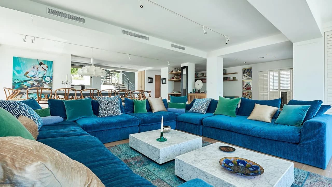 Elegant Mountain Retreat Near Beach photo 2
