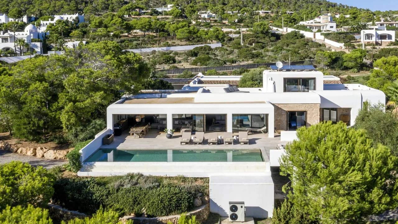 Contemporary Retreat With Sea Views photo 5