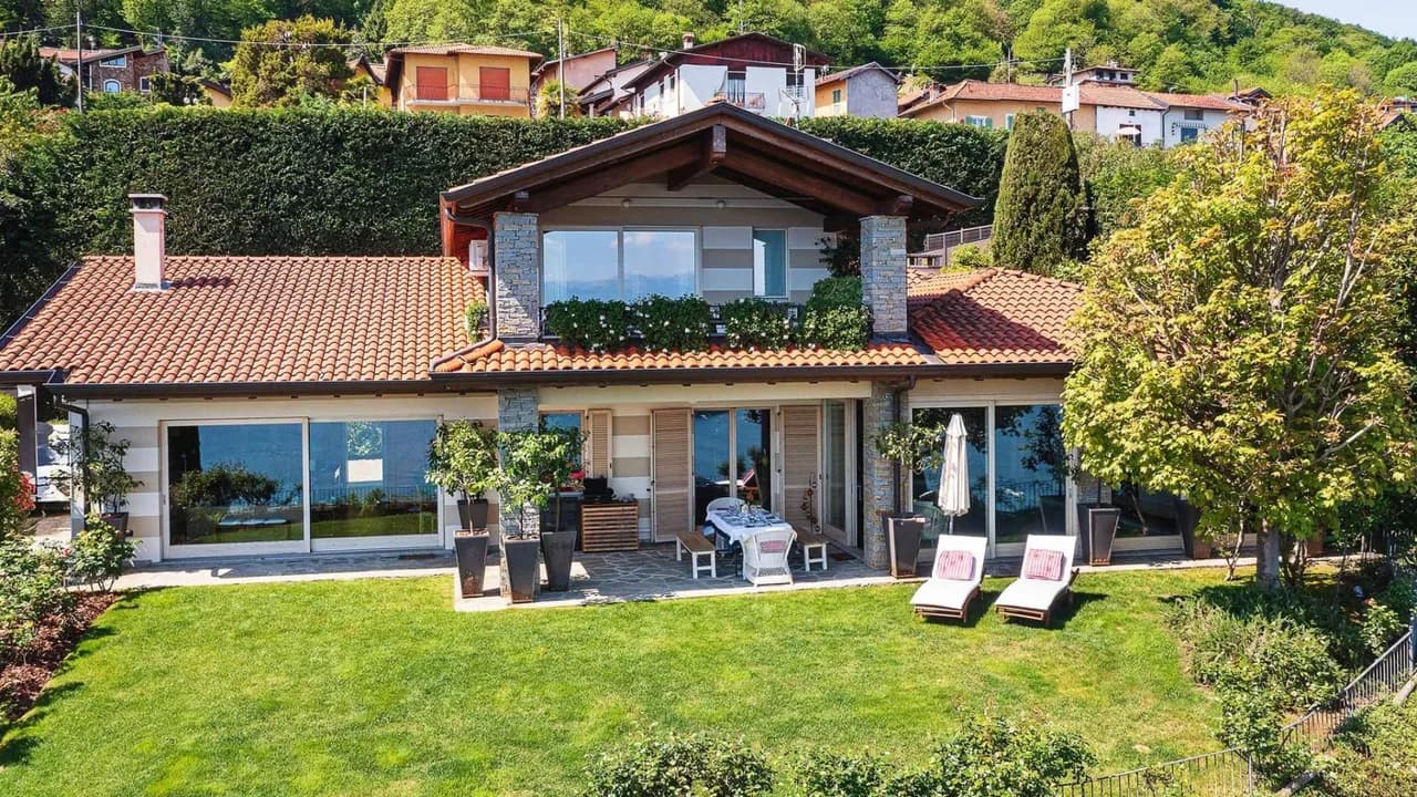 Romantic Escape Overlooking Borromean Islands photo 5