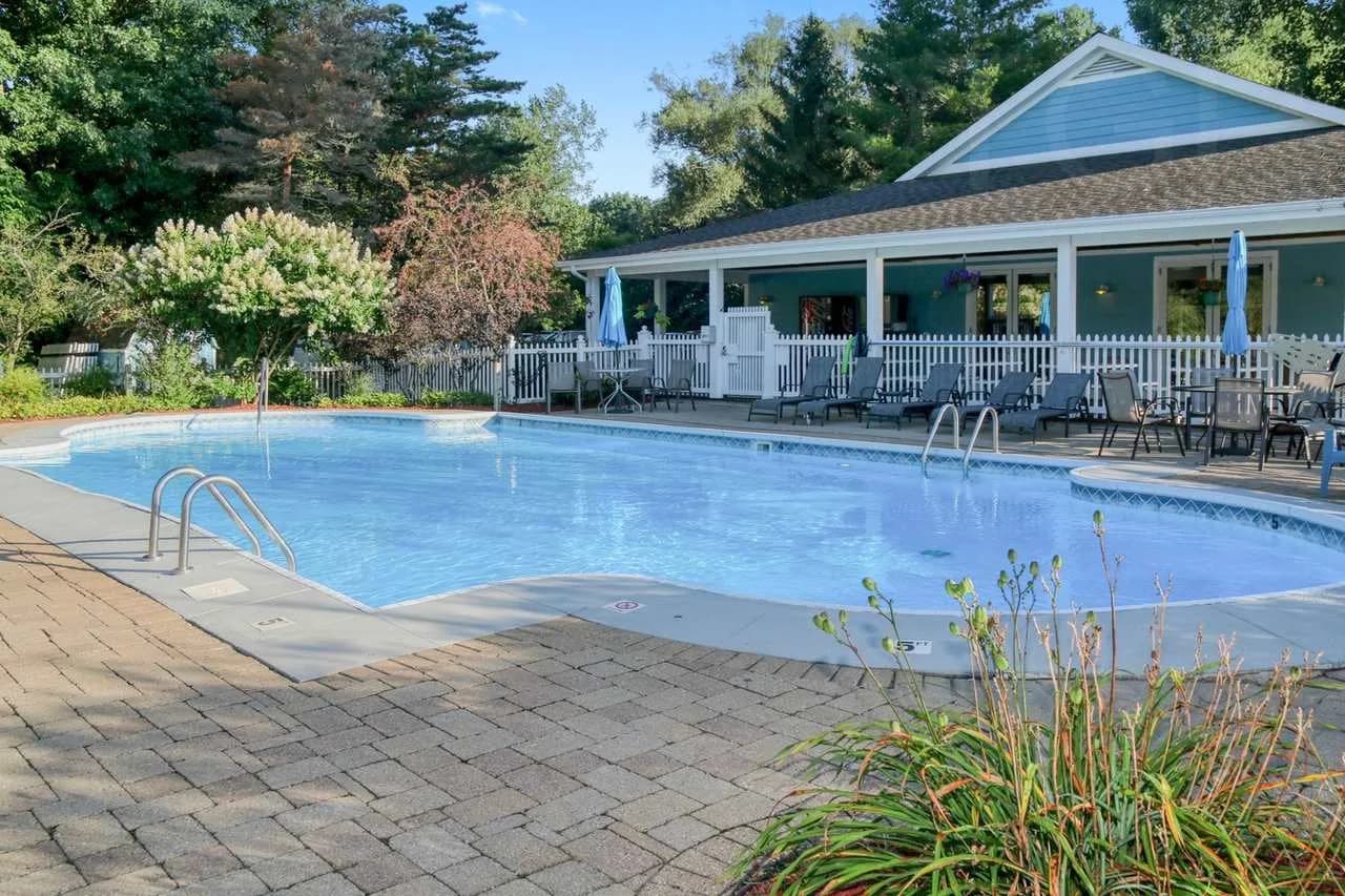 Year-Round Pool Access Villa in Lake Michigan Shore photo 3