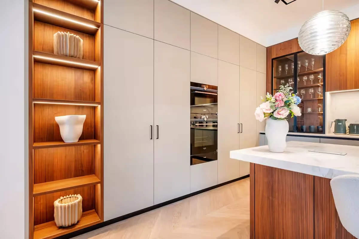 Designer Two Bedroom Apartment in London photo 5