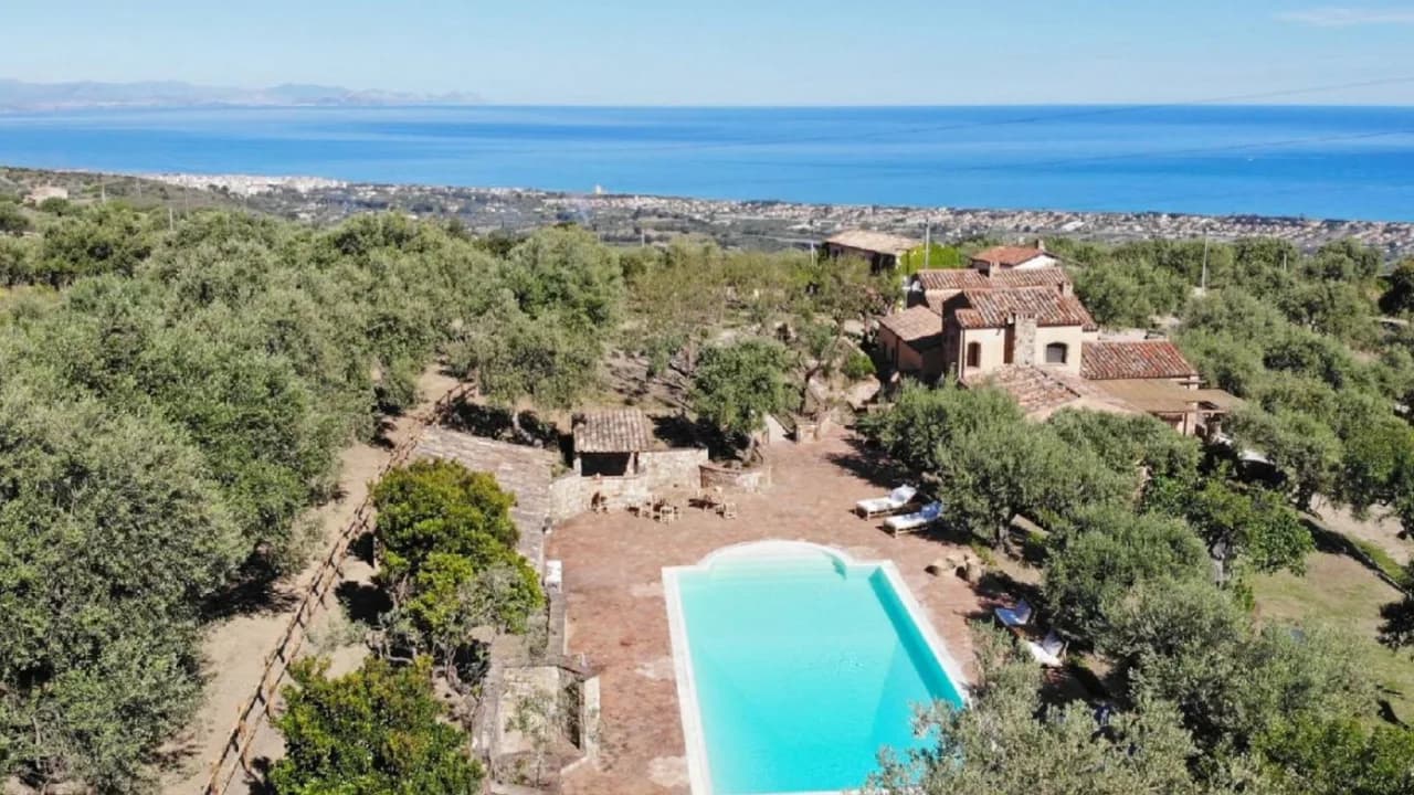 Authentic Sicilian Experience With Pool photo 4